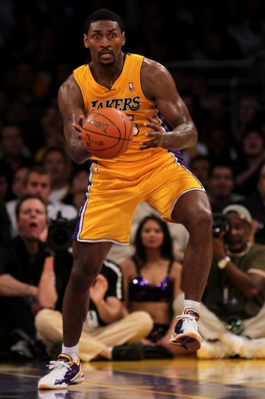 Lakers Lose Game 2 Against Mavericks; Ron Artest Closelines JJ Barea [Video]