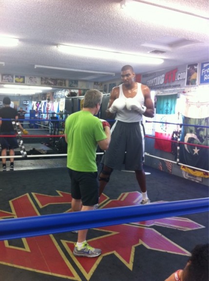 The Assist: Andrew Bynum Wants To Box During The Lockout [Photo]