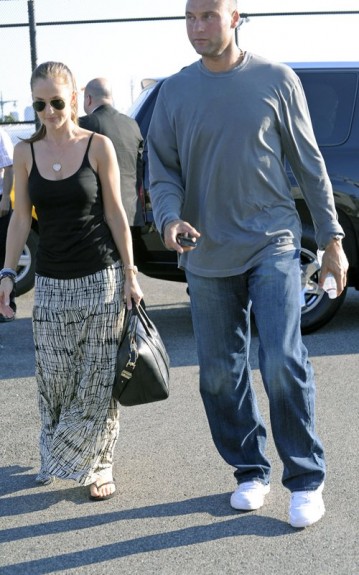 Derek Jeter & Girlfriend Minka Kelly Out In Manhattan [Photos]