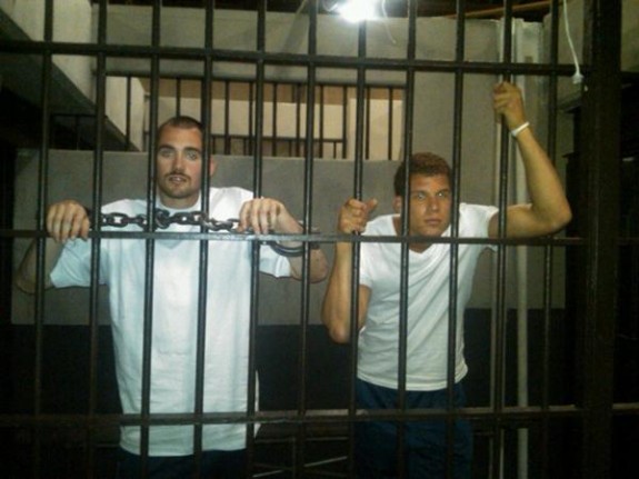Timberwolves F Kevin Love & Clippers F Blake Griffin Show Some Lockout Humor [Photo]
