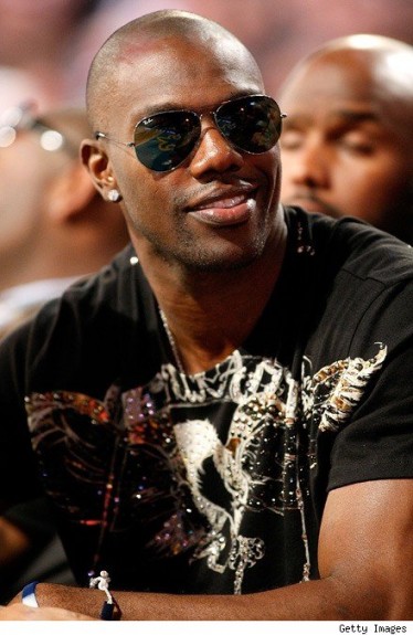Fan Calls Terrell Owens A B***h  When He Won’t Pose For A Photo [Video]