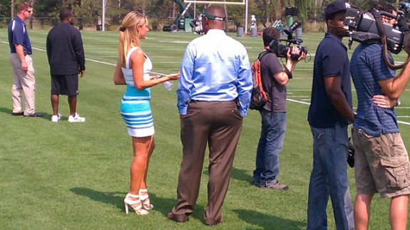Ines Sainz Back At The Jets Practice Facility