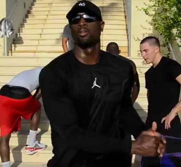 Dwyane Wade & LeBron James Beach Workout [Video]