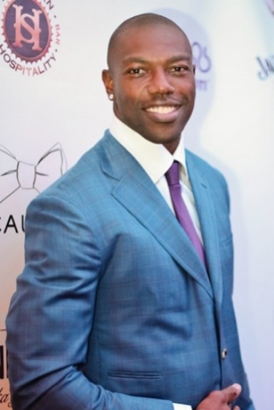 Terrell Owens Assistant’s 911 Call – Says She Thinks He May Have Attempted Suicide [Audio]