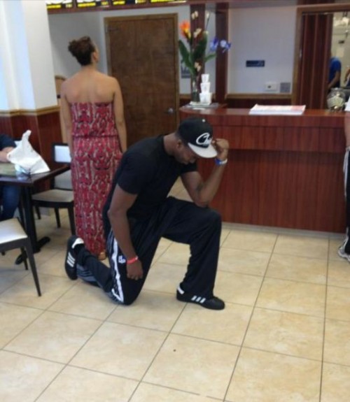 The Assist: Dwight Howard Tebowing In A Chinese Restaurant [Photo]