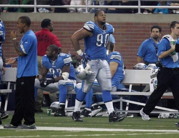Lions DT Ndamukong Suh Ejected From Game Against Green Bay Packers [Video]