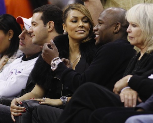 The Assist: Floyd Mayweather jr. & Shantel Jackson Courtside For Clippers vs. Bulls [Photos]