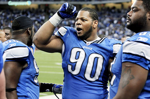 Lions DT  Ndamukong Suh Crashes Car Into A Tree