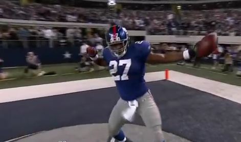Giants RB Brandon Jacobs Strange Touchdown Dance Vs. Cowboys [Video]