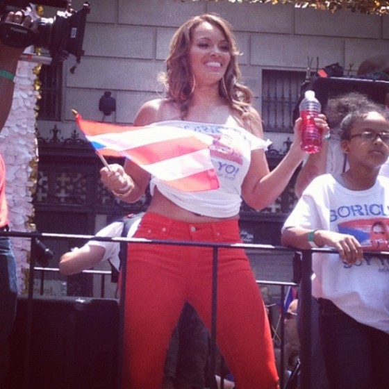 Evelyn Lozada attends Puerto Rican day parade, gives details on book release [photo]