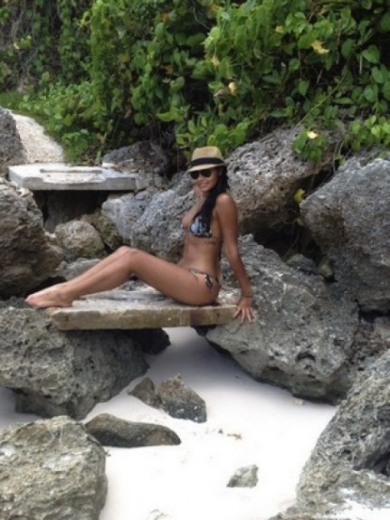Spotted: Evelyn Lozada & her daughter Shanice in Barbados [photos]