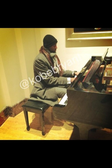 Kobe-Bryant-piano