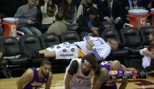 Chris-Kaman-Lakers-bench