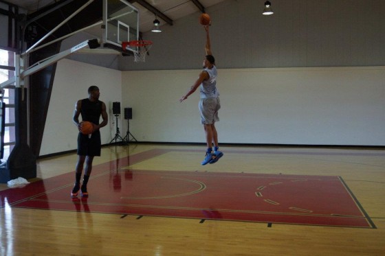 NBA legend Hakeem Olajuwon works out JaVale McGee & Amar’e Stoudemire [video]