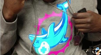 Fashion Glance: Frank Gore rocks “Pink Dolphin” after 49’ers beat Dolphins [photos]