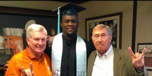 Ex-NFL-QB-graduates-from-UT