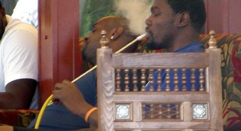 Kevin Durant enjoys hookah in Miami [photos]