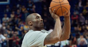 Kobe Bryant dunks during Lakers vs. Suns [video]