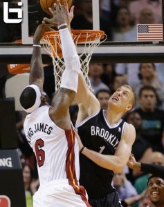 Mason-plumlee-blocks-lebron-james