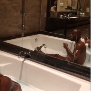 Floyd-Mayweather_jr-bathing