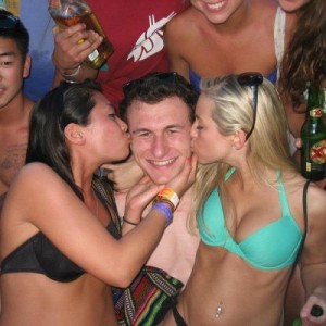 Johnny=manziel-double-kiss