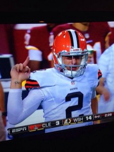 johnny-manziel-middle-finger