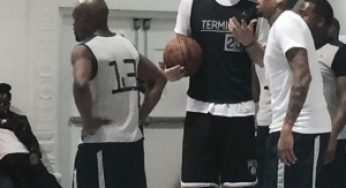 Floyd Mayweather Jr., Chris Brown and Nets Mason Plumlee hoop in NYC [Video]