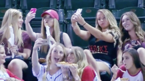 Diamondbacks-Soroity-Selfie